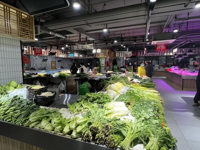 杭州农副产品物流中心九大市场之一的良渚蔬菜批发市场因疫情实行临时